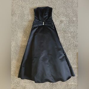 Women’sBlack Satin Strapless Dress